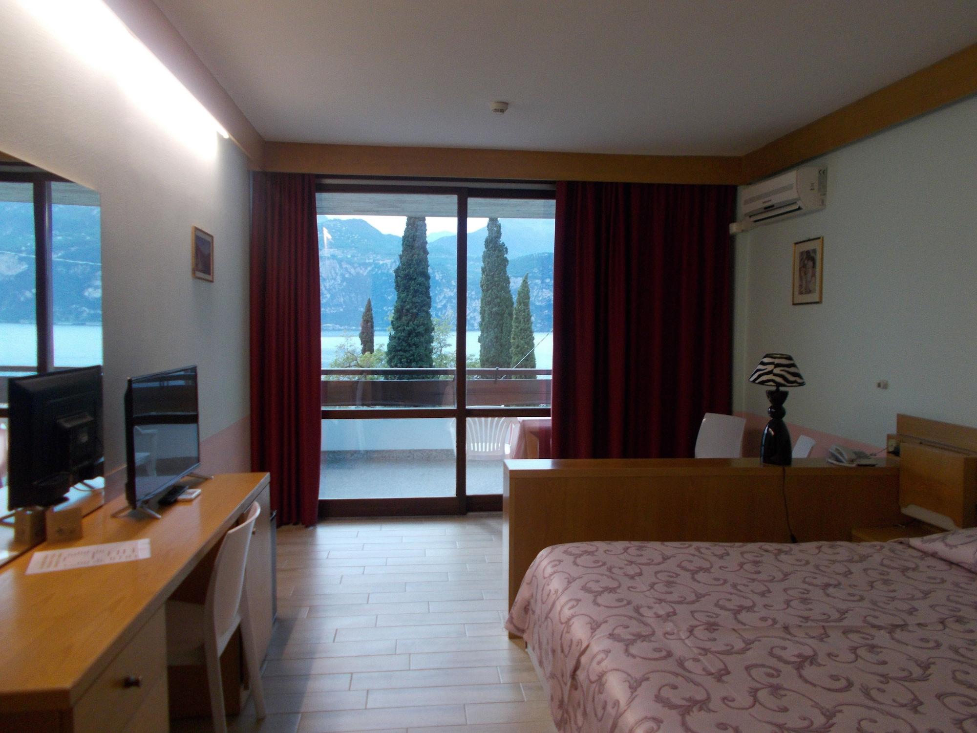 Hotel Laura Christina Malcesine Exterior foto